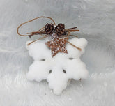 Ornament Crăciun fulg pufos alb cu stea și conuri naturale - 13cm